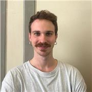 Laureato in Nuovi Linguaggi Espressivi presso l'Accademia di Firenze offre lezioni di Storia dell'Arte, Pittura ed Editor Video